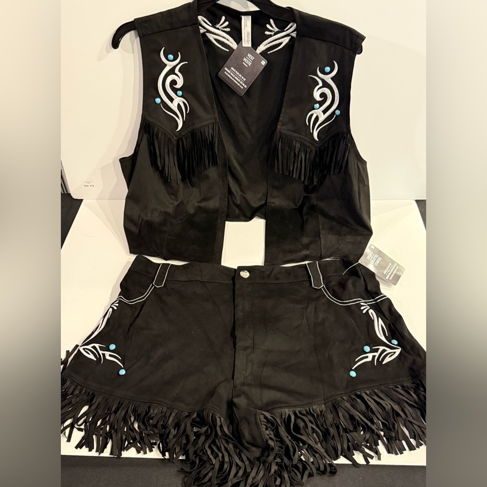 Black Fringe Vest and Shorts Set with Embroidery - Picture 2 of 6